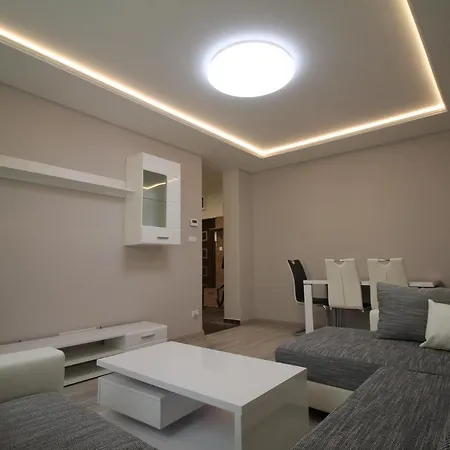Virag Apartman Lakas *